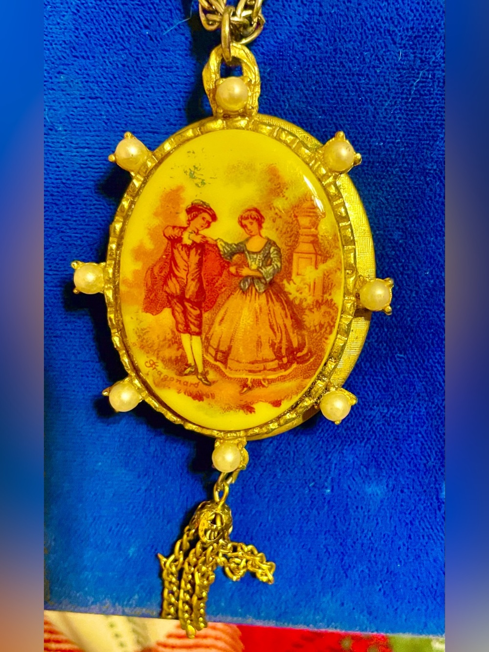Unique Gold Tone Portrait Pendant Necklace - Women Jewelry - Picture 7 of 11